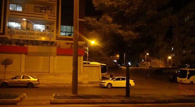 Diyarbakır’da polis, HDP ve DBP il ve ilçe binalarında arama yaptı