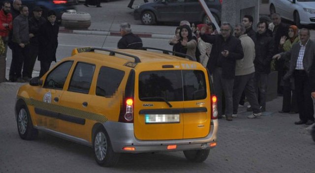 FETÖ&#039;den tutuklanan 2 kişi, taksi ile cezaevine götürüldü