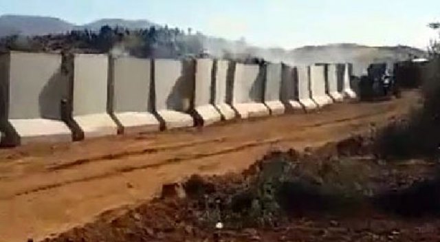 Hatay&#039;ın Afrin sınırında beton bariyer gerginliği