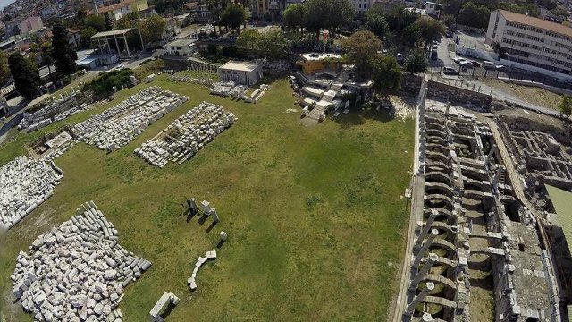 İzmir&#039;in son antik kenti tarihe tanıklık ediyor