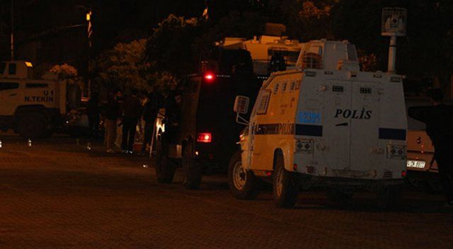Mardin Kızıltepe&#039;de AK Parti binasına saldırı! (Mardin&#039;de şehit, yaralı var mı?)
