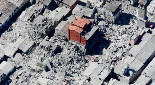 Son 36 yılın en büyük depreminde 40 bin kişi tahliye edildi