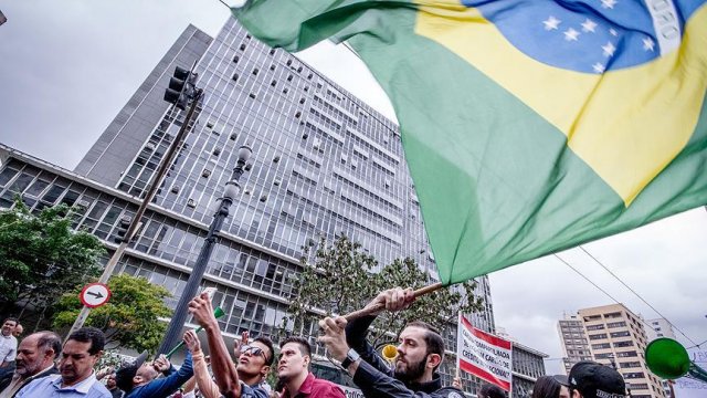 Brezilya&#039;da devlet memurları meclisi bastı