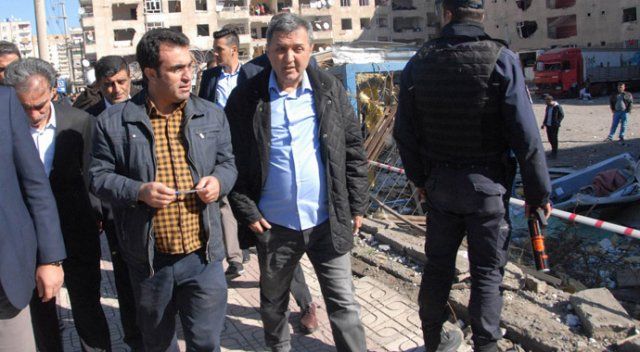 Diyarbakır&#039;ın yeni emniyet müdürü patlama bölgesinde incelemelerde bulundu