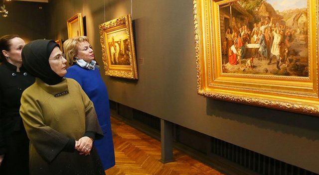 Emine Erdoğan Belarus Ulusal Sanat Müzesi&#039;ni ziyaret etti