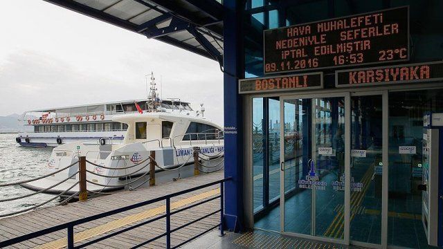 İzmir&#039;de vapur ve feribot seferleri iptal edildi