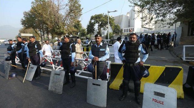 Pakistan&#039;da gözaltına alınan 2 bin muhalif serbest bırakıldı
