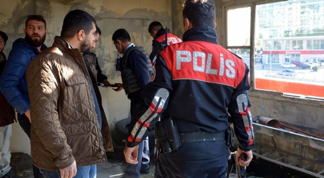 Adana&#039;da polis ekipleri dizi setine baskın yaptı