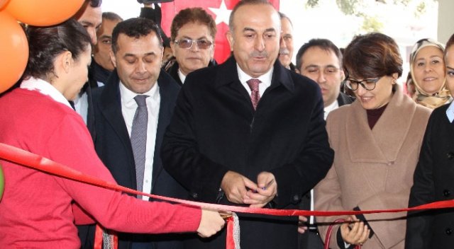 Bakan Çavuşoğlu danışma ve tedavi merkezi açtı