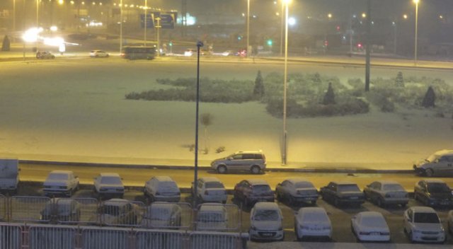 Bandırma&#039;da kar yağışı şiddetini arttırdı