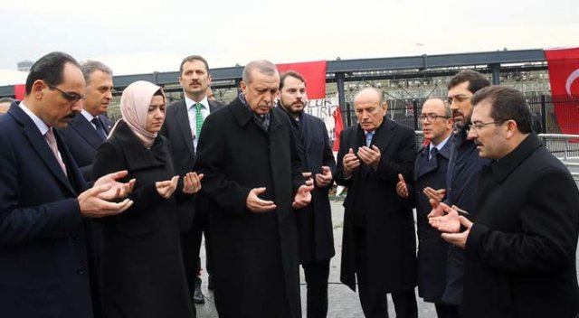 Cumhurbaşkanı Erdoğan saldırının olduğu Şehitler Tepesi&#039;ne gitti