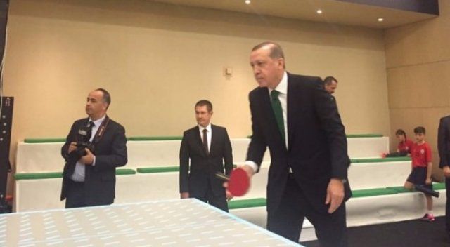 Cumhurbaşkanı, Zeybekçi&#039;yle masa tenisi oynadı