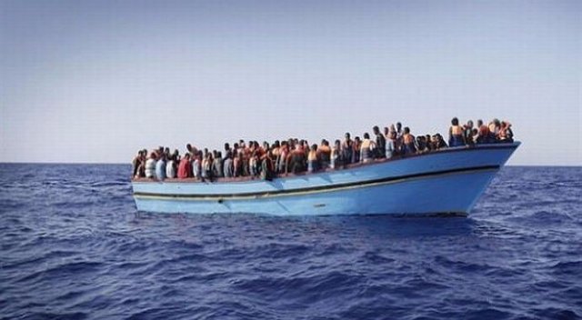Fas açıklarında göçmenleri taşıyan tekne alabora oldu