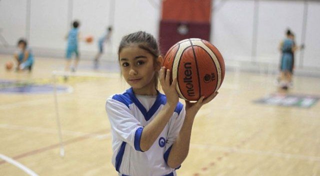 Halepli minik kızın basketbol aşkı