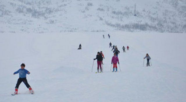 Kış turizminin parlayan yıldızı Ovacık&#039;ta kayak sezonu açıldı