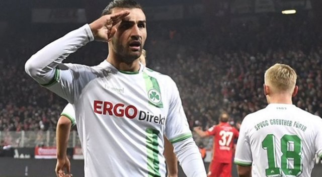 Türk Futbolcu, Almanya&#039;da gol attıktan sonra asker selamı verdi