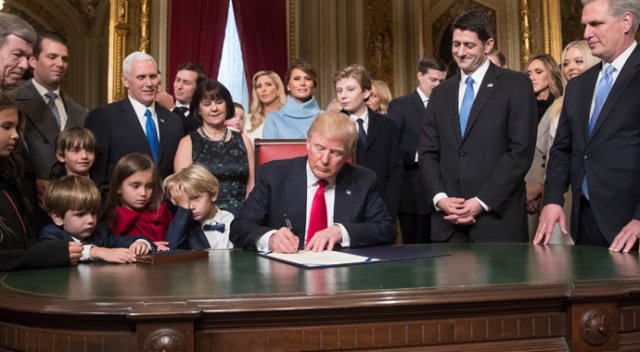 ABD Başkanı Trump, ilk emirlerini imzaladı