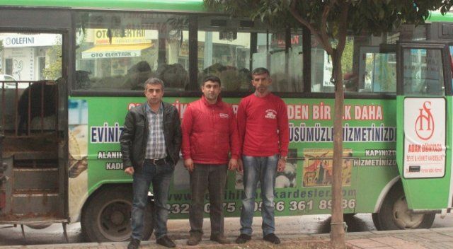 Adana&#039;da mobil adak hizmeti: Yarısı ahır, yarısı kesimhane