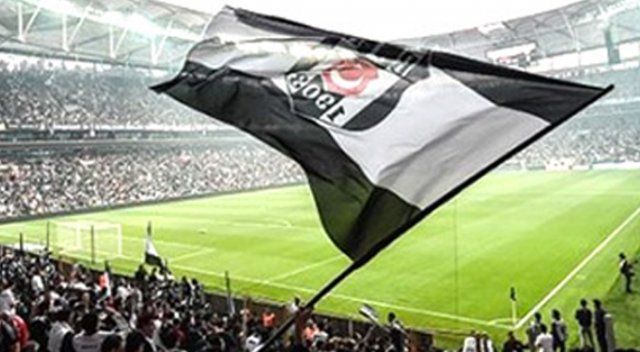Beşiktaş taraftarlarından Aziz Yıldırım tezahüratları