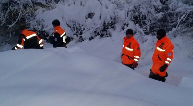 Çanakkale&#039;de karda mahsur kalan 4 kişi kurtarıldı