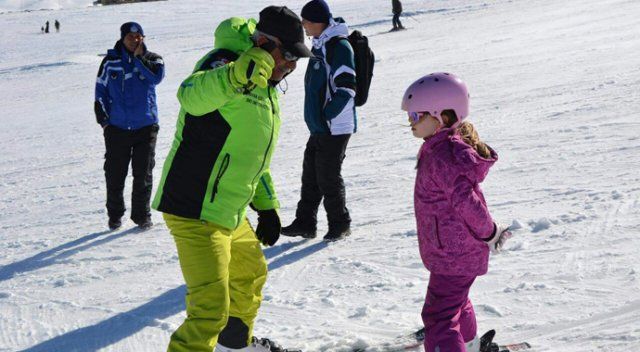 Erciyes&#039;teki pistler kayakseverlerle doldu