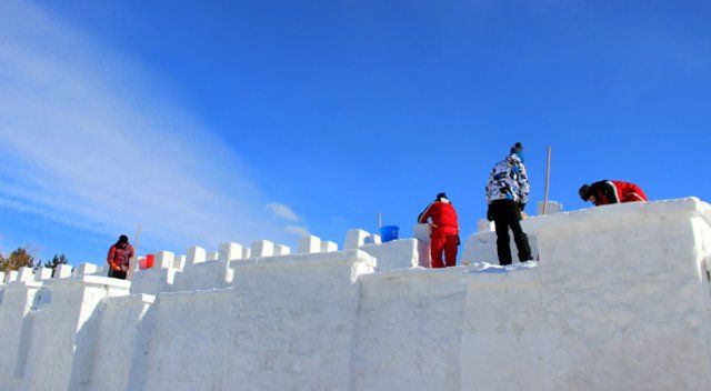 Erzurum’da ‘kardan sokak’ yaptılar