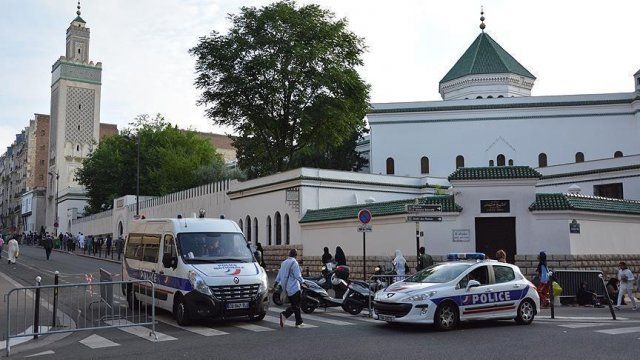 Fransa&#039;da Müslümanlara aşağılık saldırı