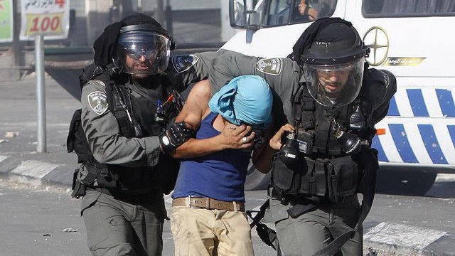 İsrail Batı Şeria&#039;da 25 Filistinliyi gözaltına aldı