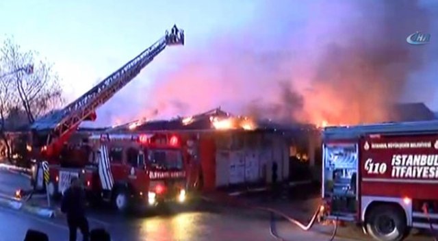 İstanbul’da büyük yangın! Çok sayıda itfaiye ekibi olay yerinde