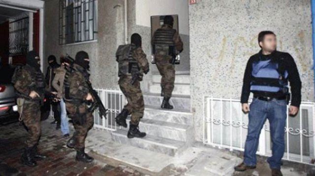İstanbul&#039;un göbeğinde 7 kişiyi rehin almışlar
