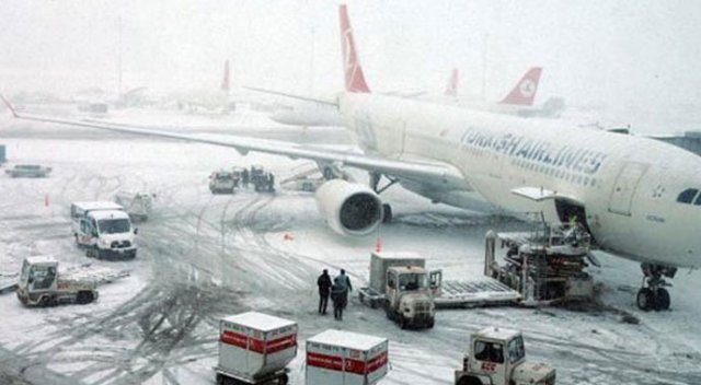 Kar yağışı hava trafiğini vurdu! 395 sefer iptal