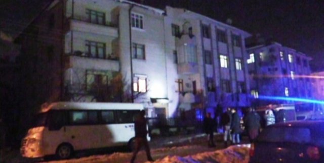 Konya&#039;da dört katlı apartman sarsıntı nedeniyle boşaltıldı