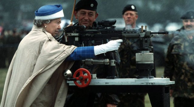 Kraliçe Elizabeth az daha vurulacaktı