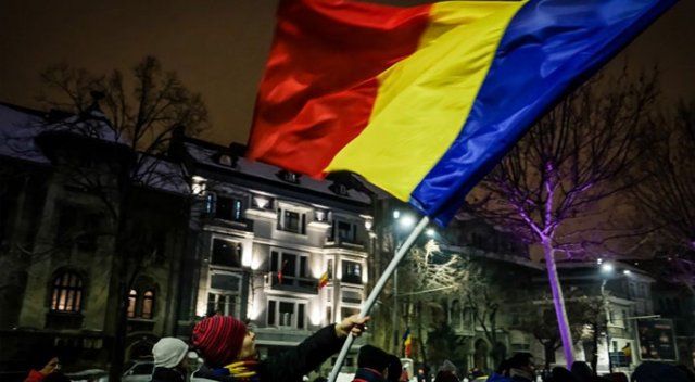 Romanya&#039;da af tasarısına protesto