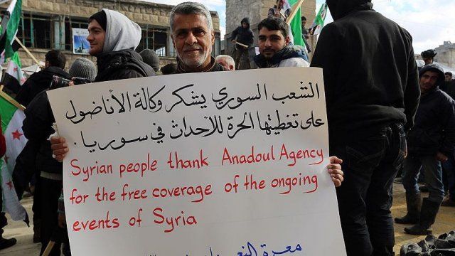 Suriye&#039;de cuma namazı sonrası Esed protestosu