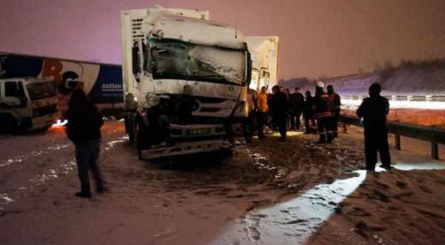 TEM&#039;de Zincirleme kaza...Edirne-İstanbul yönü kapandı