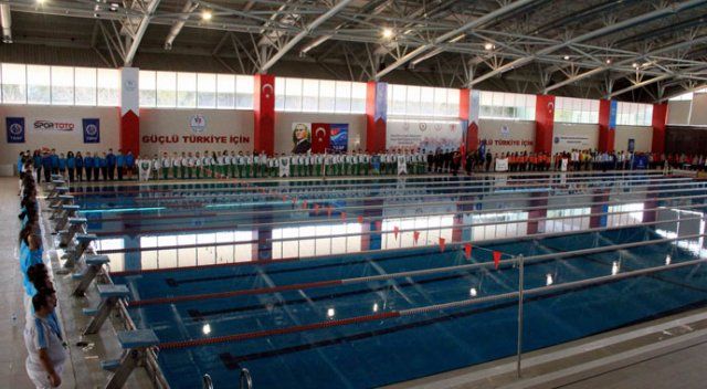 “Paletli Yüzme Gençler Türkiye Şampiyonası” Samsun’da başladı