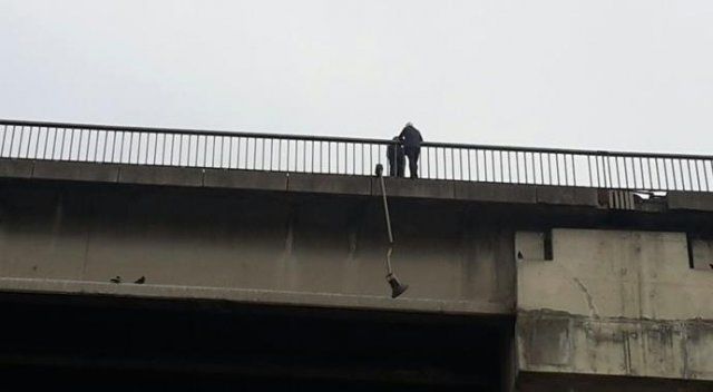 15 Temmuz Şehitler Köprüsü&#039;nde intihar girişimi