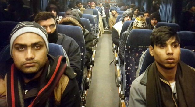 Erzurum’da bir otobüs dolusu kaçak yakalandı