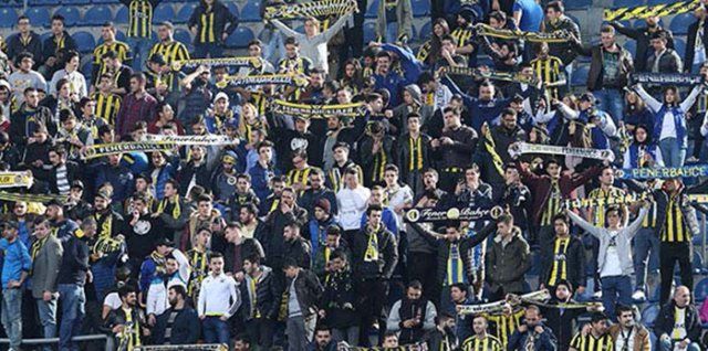 Fenerbahçe tribünlerinden &#039;yönetim istifa&#039; tezahüratları