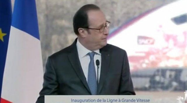 Hollande konuşurken polis 2 kişiyi vurdu