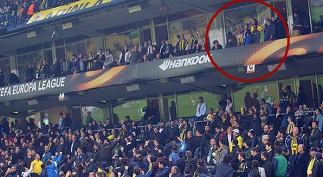 Kadıköy&#039;de tribünlerden sert tepki: Ali Koç başkan Fenerbahçe şampiyon
