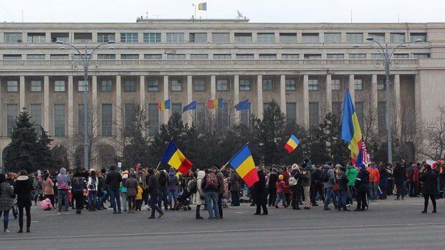 Romanya&#039;daki &#039;af tasarısı&#039; protestoları devam ediyor