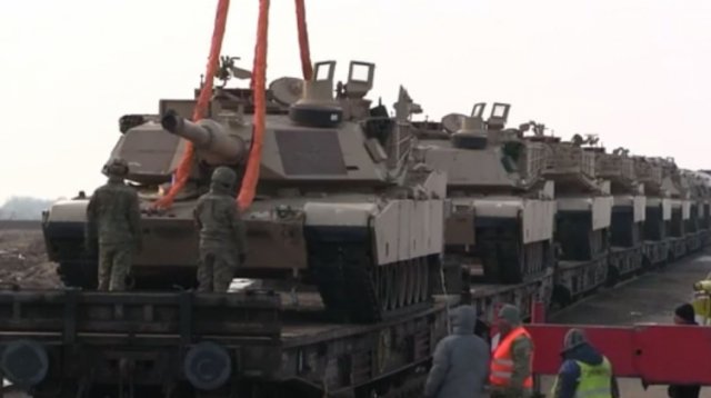 Rusya&#039;yı çıldırtacak görüntü! ABD tankları orada