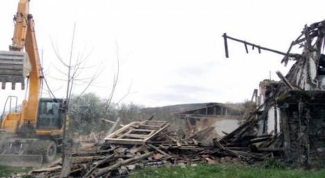 Trabzon&#039;da afet riski bulunan 224 yapı yıkıldı