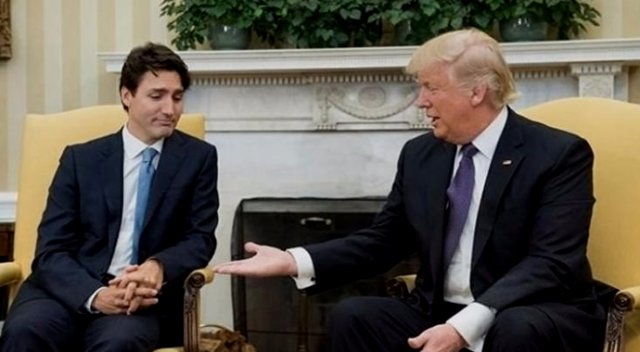 Trump-Trudeau görüşmesinde dikkat çeken kare