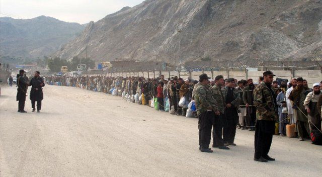 Afganistan-Pakistan sınır kapısı 18 gün sonra yeniden açıldı