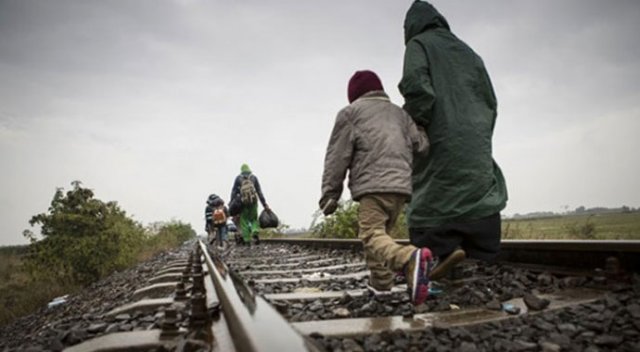 ABD&#039;den skandal karar: Mülteci çocuklarına sınırda el konulacak