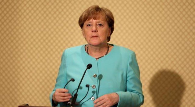 Angela Merkel&#039;den grup toplantısında Türkiye açıklaması