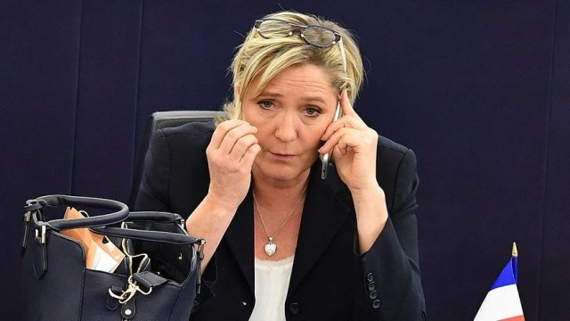 AP, Le Pen&#039;in dokunulmazlığını kaldırdı